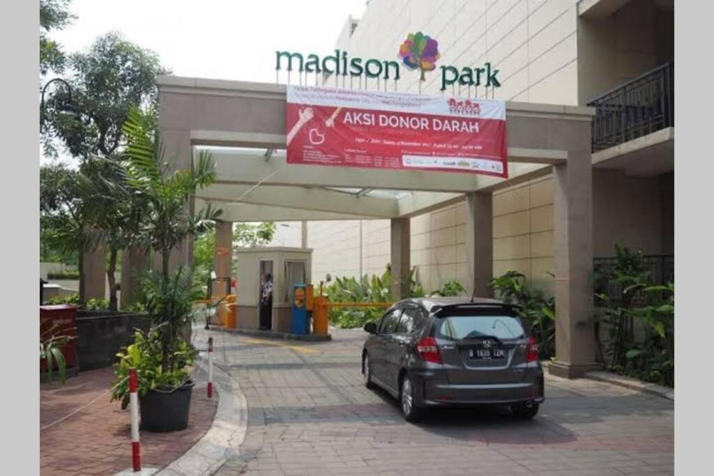 1 Bedroom Apartment Near Central Park Mall Jakarta Exterior photo